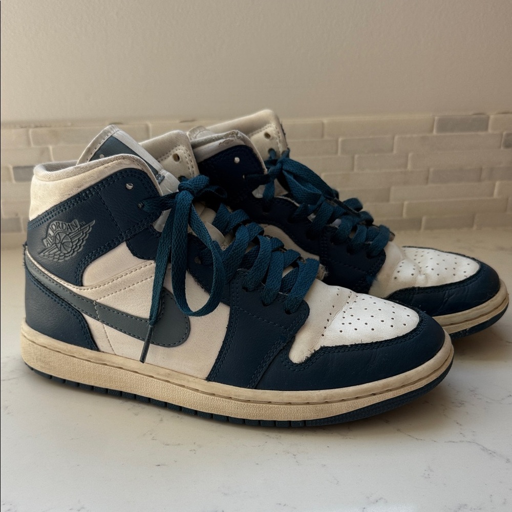 Nike Jordan High-Top Mid Sneakers W7/M5.5
